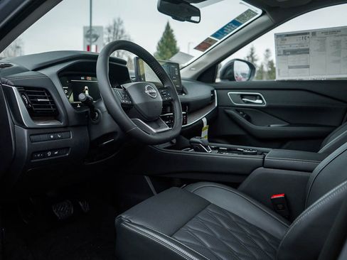 New 2026 Nissan Rogue Platinum image 18