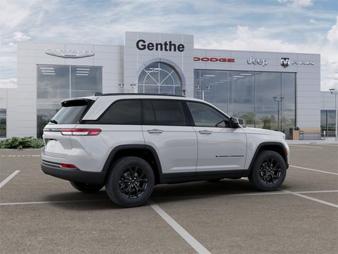 New 2025 Jeep Grand Cherokee Laredo image 2