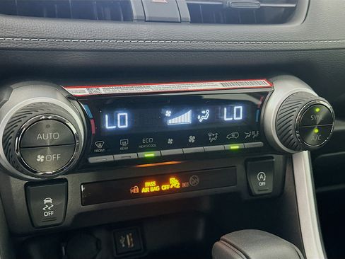 Used 2025 Toyota RAV4 XLE w/ Convenience Package FWD image 23
