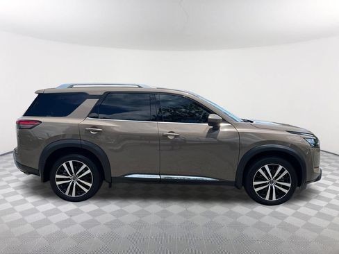 Used 2025 Nissan Pathfinder Platinum FWD image 4