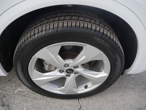 Certified 2022 Audi Q5 2.0T Premium Plus w/ Premium Plus Package image 15