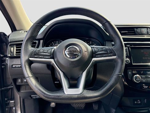 Used 2020 Nissan Rogue SV FWD image 11