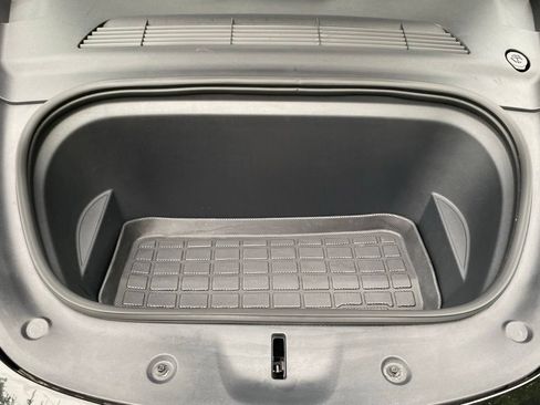 Used 2023 Tesla Model Y AWD image 11