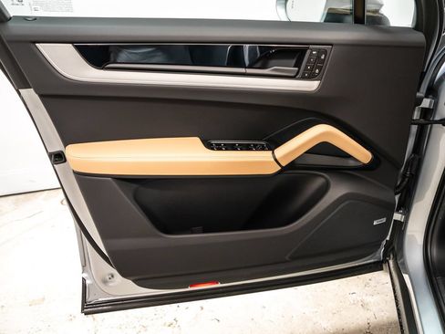 New 2026 Porsche Cayenne AWD/4WD image 23