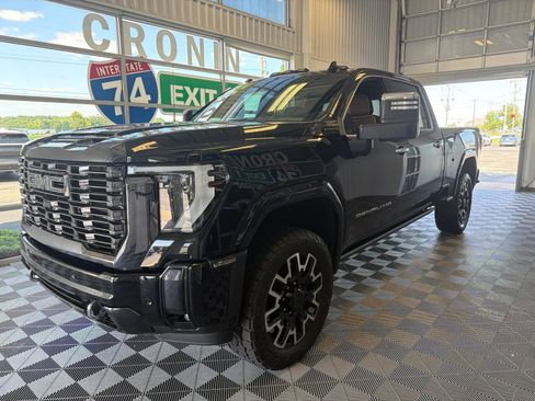 Used 2024 GMC Sierra 2500 Denali Ultimate AWD/4WD image 3
