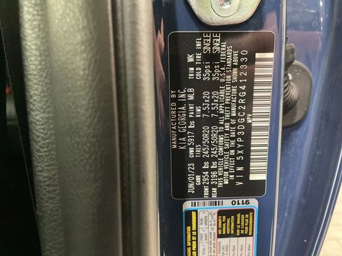 Used 2024 Kia Telluride EX w/ EX Captain's Chair Package image 36