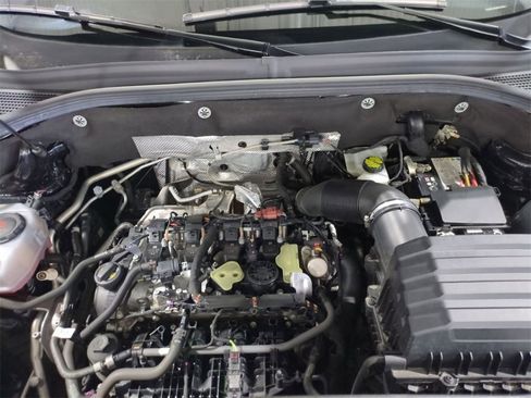 Used 2024 Volkswagen Atlas SE image 31