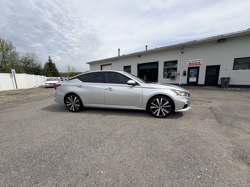 Used 2020 Nissan Altima 2.5 SL FWD image 42
