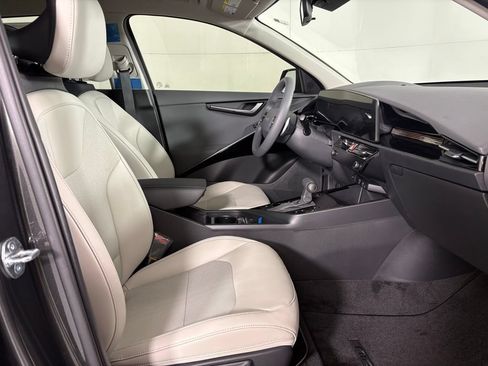New 2026 Kia Niro EX FWD image 13