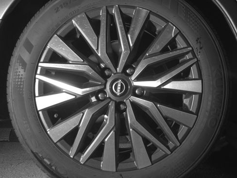 Used 2025 Nissan Altima 2.5 SV FWD image 15