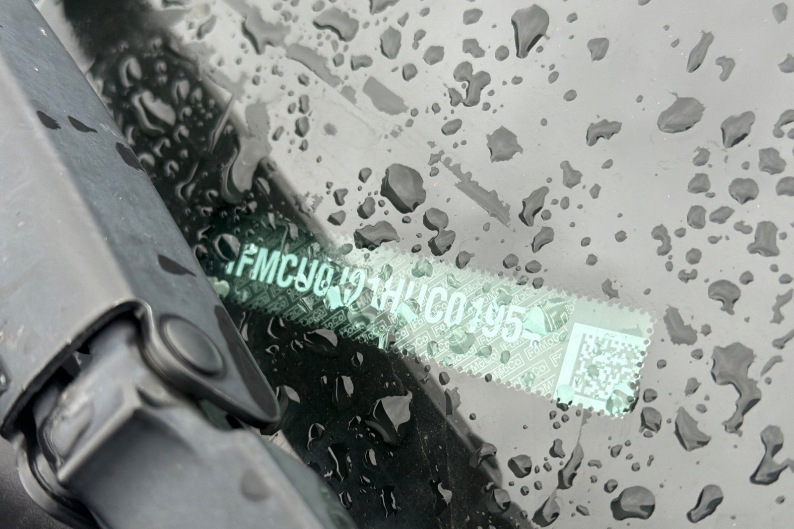 Used 2017 Ford Escape Titanium FWD image 3