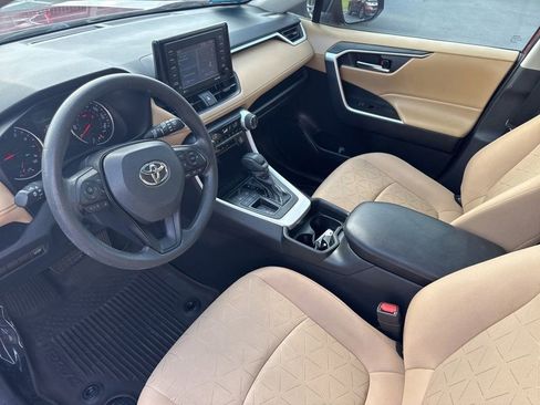Used 2021 Toyota RAV4 XLE image 10