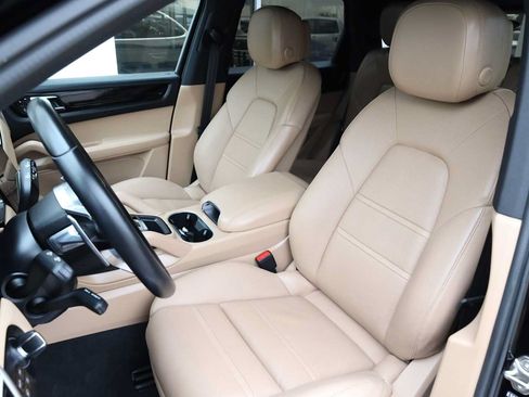 Used 2019 Porsche Cayenne AWD/4WD image 36