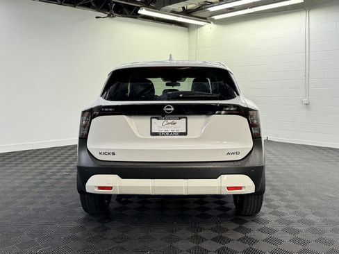 Used 2025 Nissan Kicks SV image 5