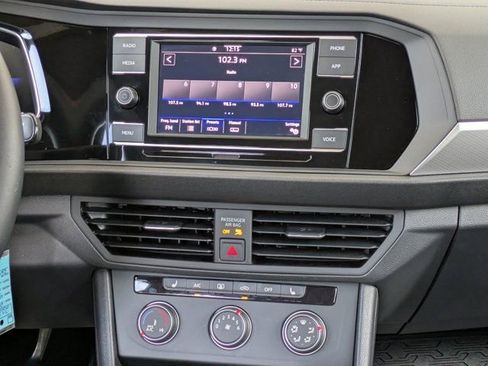 Used 2024 Volkswagen Jetta Sport image 15