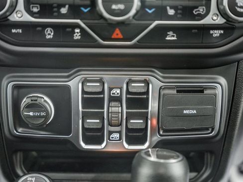 Used 2021 Jeep Gladiator Willys image 28