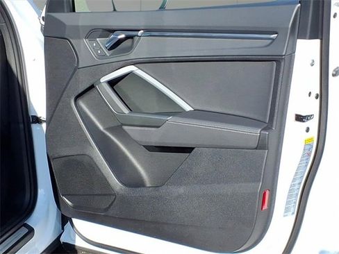 Used 2025 Audi Q3 2.0T Premium w/ Convenience Package image 9
