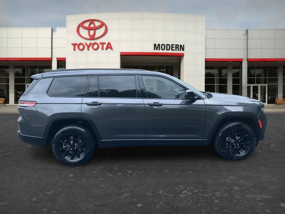 Used 2024 Jeep Grand Cherokee L Laredo AWD/4WD image 4