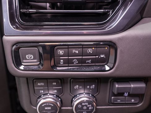 Used 2025 GMC Yukon AT4 Ultimate w/ LPO, Floor Liner Package AWD/4WD image 32