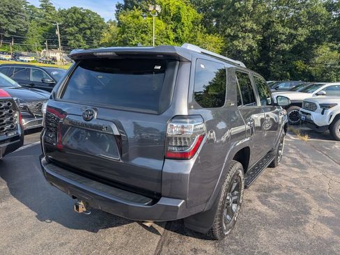 Used 2018 Toyota 4Runner SR5 AWD/4WD image 7