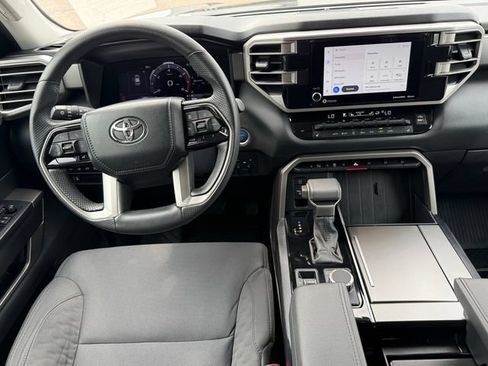 Used 2024 Toyota Sequoia SR5 AWD/4WD image 9