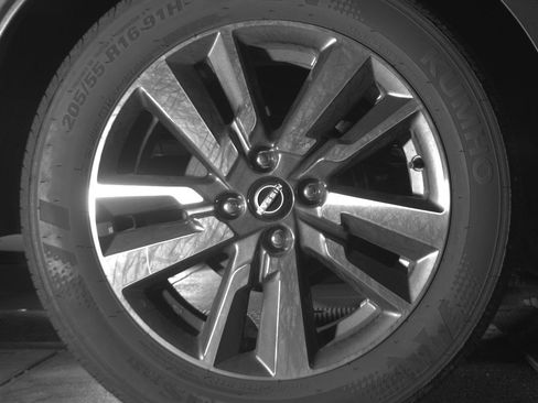 Used 2025 Nissan Versa SV image 15