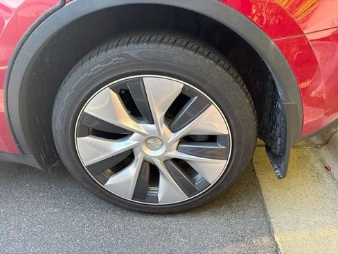 Used 2023 Tesla Model Y Long Range AWD/4WD image 7