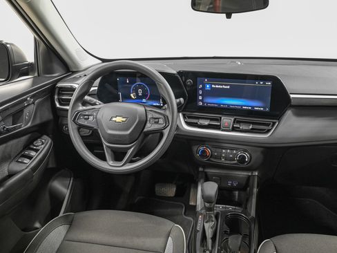 Used 2025 Chevrolet TrailBlazer LS w/ LS Convenience Package FWD image 28