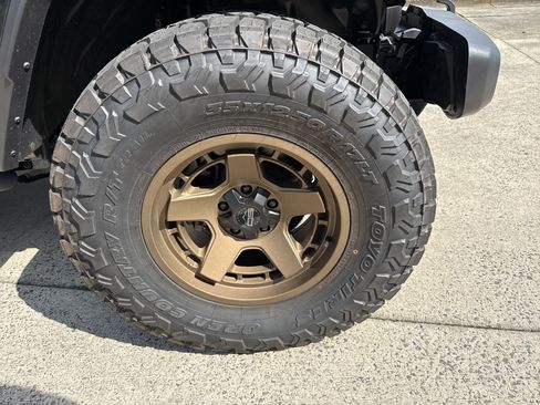 New 2025 Jeep Gladiator Sport AWD/4WD image 16