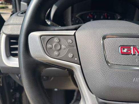 Used 2024 GMC Terrain SLT image 34