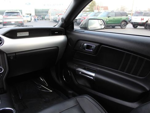 Used 2017 Ford Mustang Premium image 11