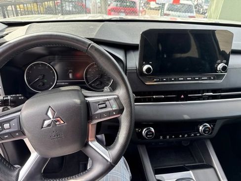 Used 2024 Mitsubishi Outlander SE AWD/4WD image 9