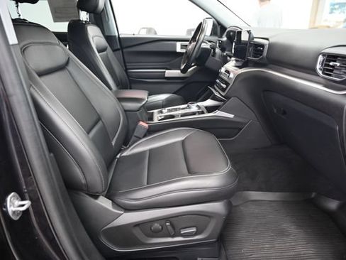 Used 2022 Ford Explorer XLT w/ Equipment Group 202A AWD/4WD image 12