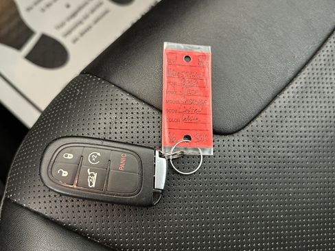 Used 2022 Jeep Cherokee Limited image 31