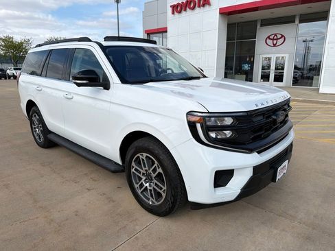 Used 2025 Ford Expedition Active AWD/4WD image 1