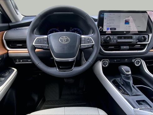 Used 2026 Toyota Grand Highlander FWD image 6