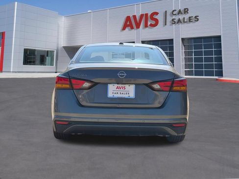 Used 2025 Nissan Altima 2.5 SV FWD image 7
