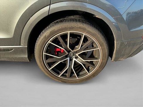 Used 2020 Audi Q8 Prestige image 9