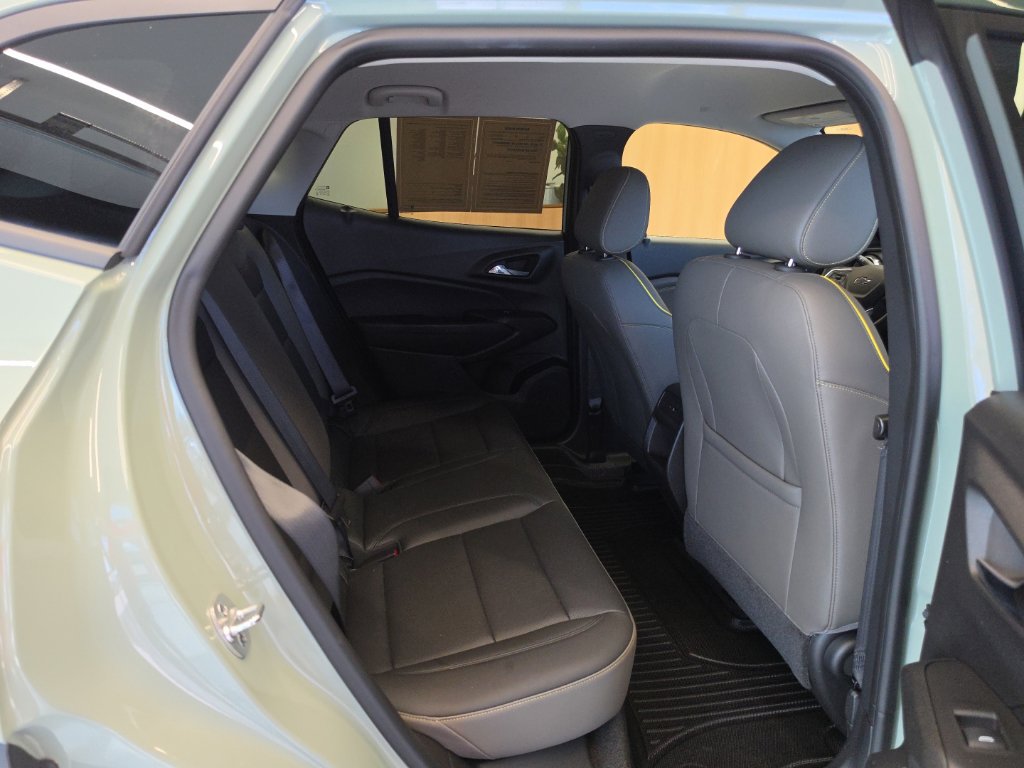 Used 2025 Chevrolet Trax ACTIV FWD image 45