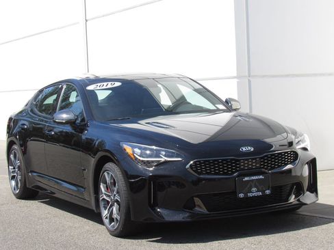 Used 2019 Kia Stinger GT2 AWD/4WD image 2