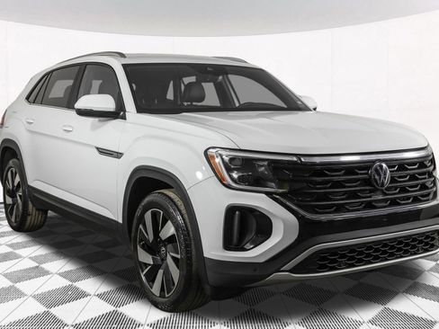 Used 2024 Volkswagen Atlas Cross Sport SE image 12