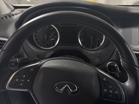 Used 2018 INFINITI QX30 Premium w/ Cargo Package image 18