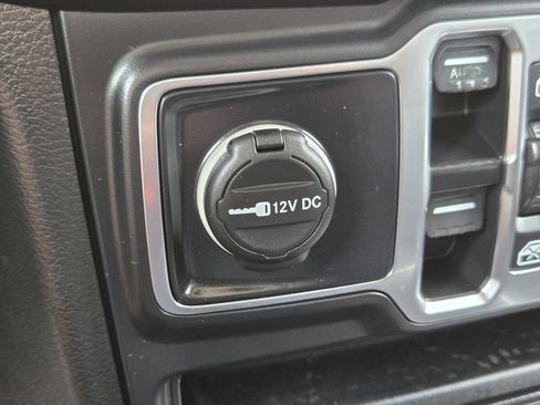 Used 2019 Jeep Wrangler Unlimited Sahara AWD/4WD image 22