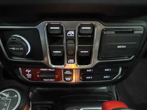 Used 2025 Jeep Wrangler Unlimited Rubicon AWD/4WD image 18