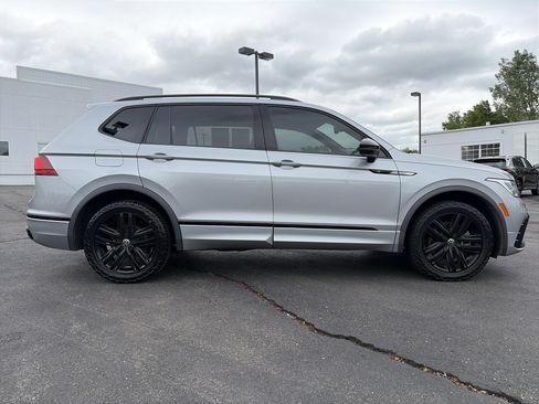 Used 2022 Volkswagen Tiguan SE R-Line FWD image 4