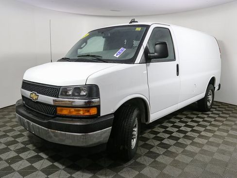 Used 2024 Chevrolet Express 2500 image 5
