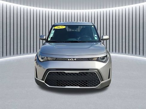 Used 2025 Kia Soul LX FWD image 2