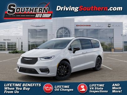 New 2026 Chrysler Pacifica Limited w/ S Appearance Package