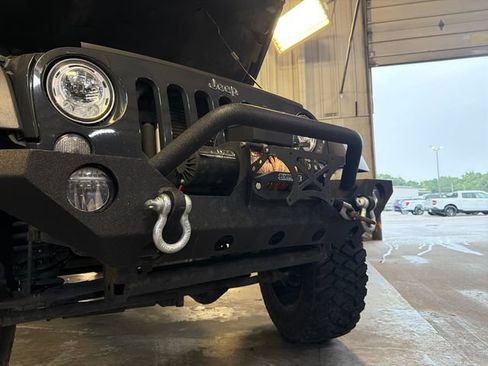 Used 2018 Jeep Wrangler Unlimited Rubicon w/ Cold Weather Group AWD/4WD image 26