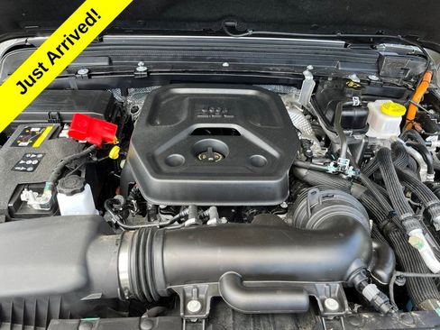 Used 2025 Jeep Wrangler Unlimited Sahara AWD/4WD image 21
